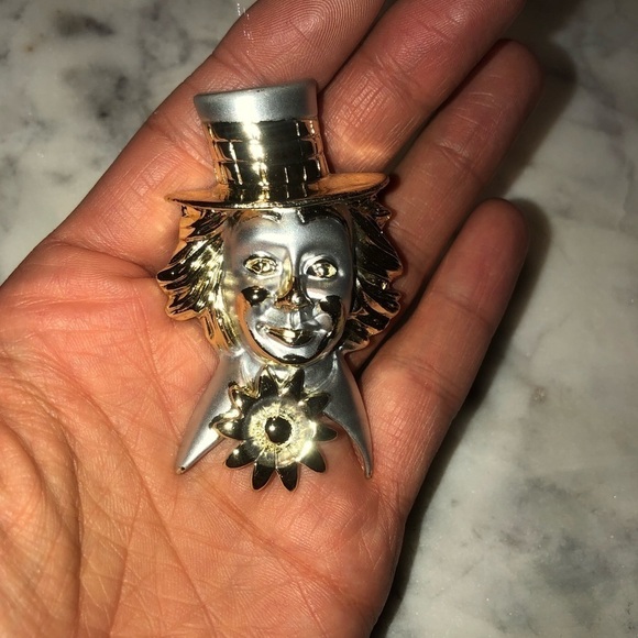 VTG Gold & Silver Tone Circus Clown Brooch w Flower EUC approx 2.5” x 1.6” - Picture 5 of 7